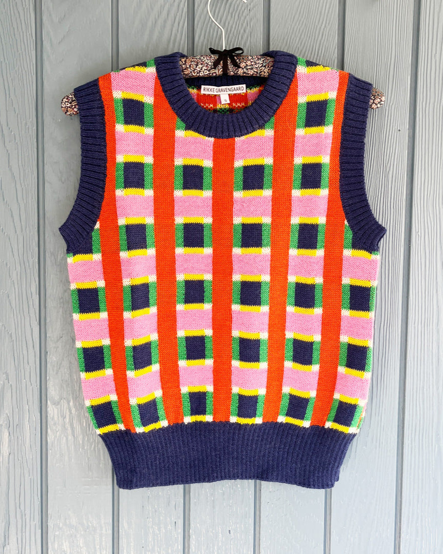 Anika alpaca vest