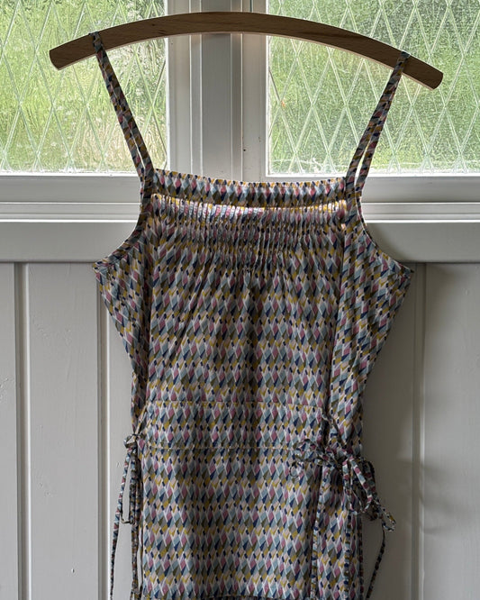 Honey bee top